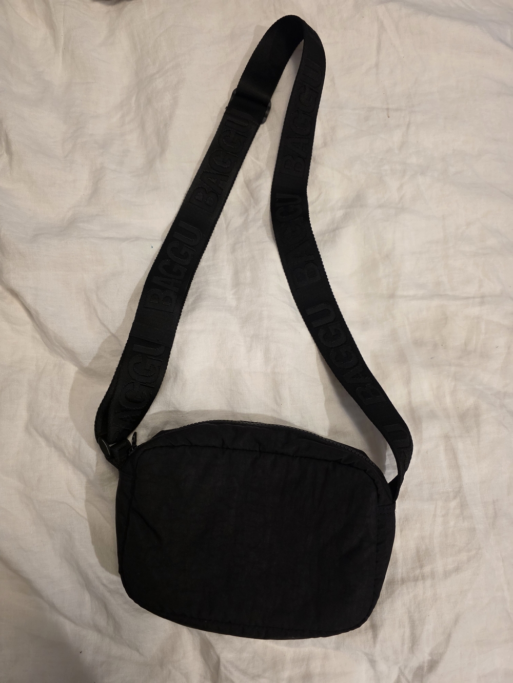 BAGGU Black Crossbody Shoulder Bag with Branded Strap